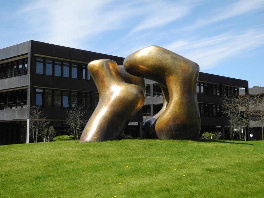2015.04.17 Bonn Skulptur Bundeshaus.jpg